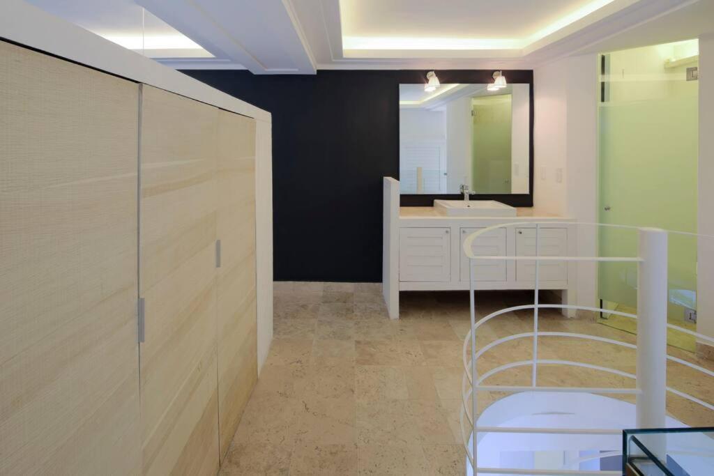 Awesome And Unique, In The Heart Of Downtown D15 Apartment *